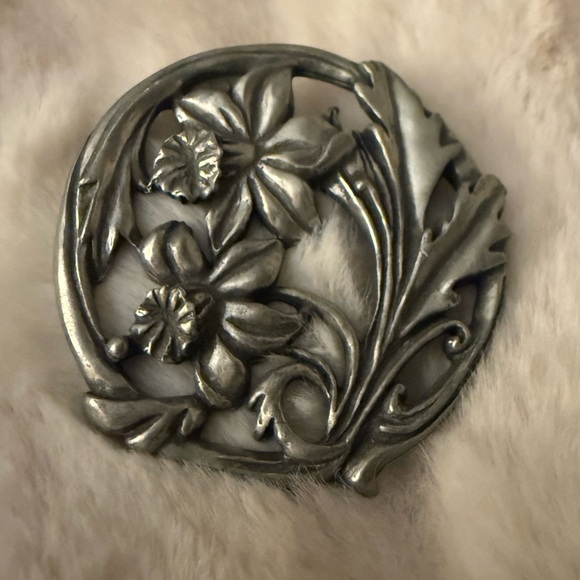 Seagull Pewter Jewelry - 1987 Seagull Pewter Floral Brooch